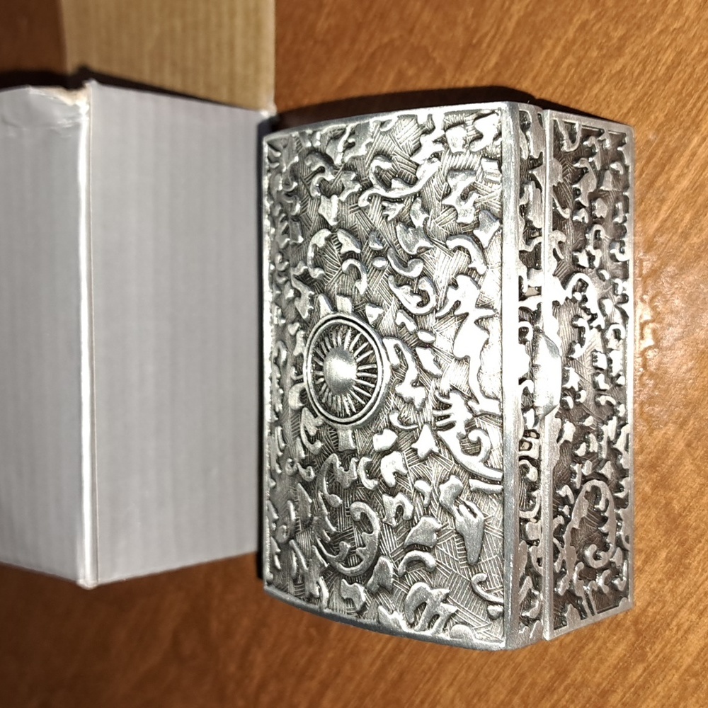 Jewelry box